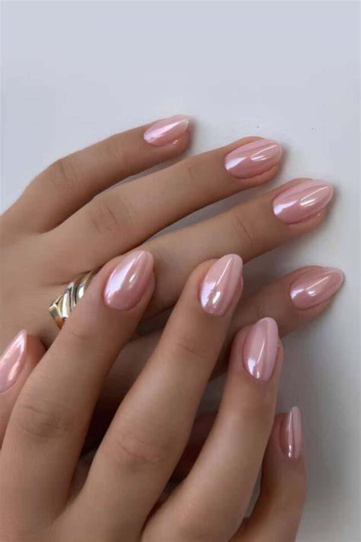 Glazed Halo Nails Chrome Aesthetic 2026